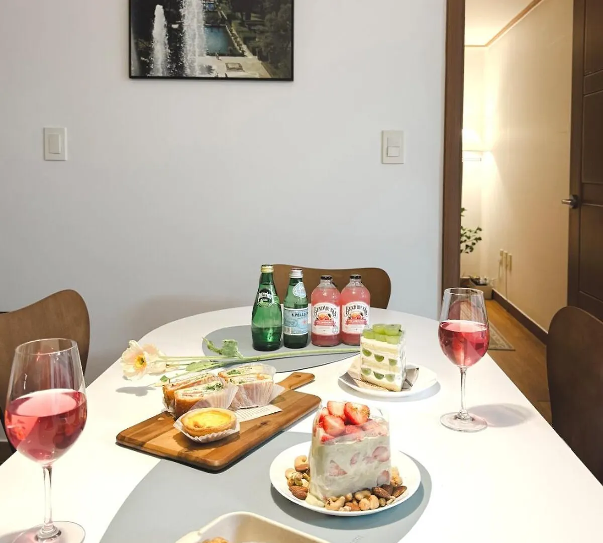 Апартаменты H House Hongdae Сеул